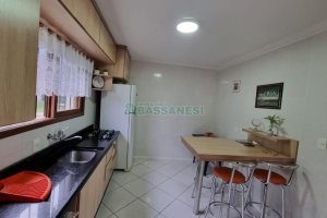 Sobrado com 185m², 3 dormitórios, 2 vagas, no bairro De Lazzer em Caxias do Sul para Comprar