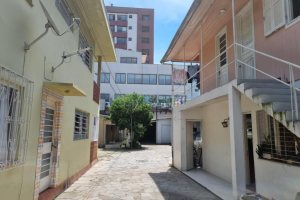 Casa com 187m², 6 dormitórios, 2 vagas, no bairro Rio Branco em Caxias do Sul para Comprar