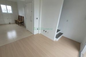 Sobrado com 80m², 2 dormitórios, 1 vaga, no bairro Nossa Senhora das Graças em Caxias do Sul para Alugar ou Comprar