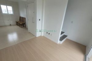 Sobrado com 80m², 2 dormitórios, 1 vaga, no bairro Nossa Senhora das Graças em Caxias do Sul para Alugar ou Comprar