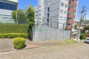 Terreno com 747m², no bairro Sagrada Família em Caxias do Sul para Comprar