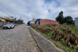 Terreno com 720m², no bairro Cinqüentenário em Caxias do Sul para Comprar