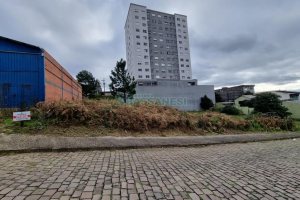 Terreno com 720m², no bairro Cinqüentenário em Caxias do Sul para Comprar