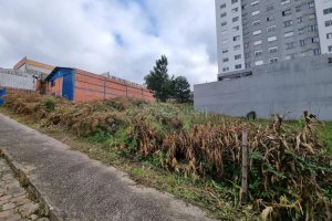 Terreno com 720m², no bairro Cinqüentenário em Caxias do Sul para Comprar
