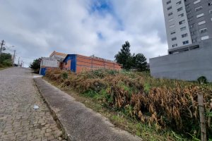 Terreno com 720m², no bairro Cinqüentenário em Caxias do Sul para Comprar