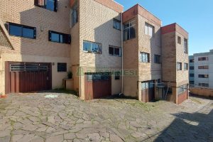 Sobrado com 160m², 2 dormitórios, 2 vagas, no bairro Cruzeiro em Caxias do Sul para Alugar