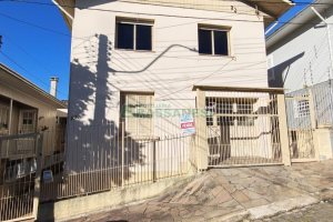 Casa com 169m², 4 dormitórios, 1 vaga, no bairro Rio Branco em Caxias do Sul para Comprar