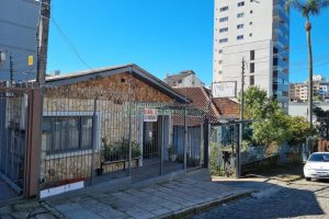 Casa com 330m², 3 dormitórios, 2 vagas, no bairro Rio Branco em Caxias do Sul para Comprar