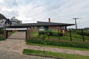 Casa com 249m², 3 dormitórios, 2 vagas, no bairro Colina Sorriso em Caxias do Sul para Comprar