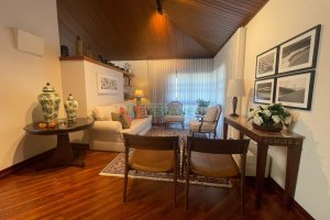 Casa com 249m², 3 dormitórios, 2 vagas, no bairro Colina Sorriso em Caxias do Sul para Comprar