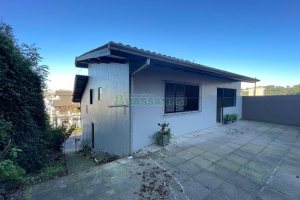 Casa com 224m², 3 dormitórios, 3 vagas, no bairro São Leopoldo em Caxias do Sul para Comprar