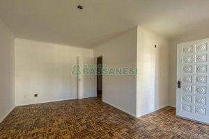 Casa com 136m², 3 dormitórios, 1 vaga, no bairro Universitário em Caxias do Sul para Alugar