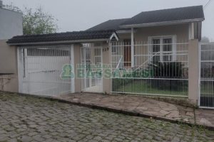Casa com 258m², 3 dormitórios, 2 vagas, no bairro Santa Lúcia em Caxias do Sul para Comprar