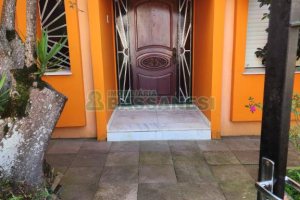 Casa com 200m², 3 dormitórios, 2 vagas, no bairro Sagrada Família em Caxias do Sul para Comprar