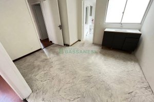 Apartamento com 76m², 3 dormitórios, 2 vagas, no bairro Pio X em Caxias do Sul para Comprar