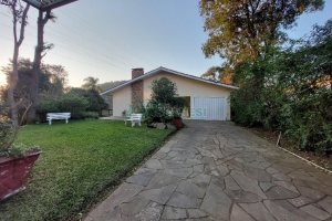 Casa Comercial com 500m², 4 dormitórios, 1 vaga, no bairro São Luiz em Caxias do Sul para Alugar