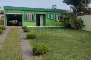 Casa com 136m², 2 dormitórios, 2 vagas, no bairro Salgado Filho em Caxias do Sul para Comprar