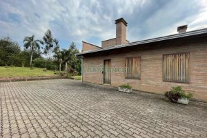 Chácara com 360m², 3 dormitórios, 1 vaga, no bairro Vila Cristina em Caxias do Sul para Comprar