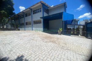 Pavilhão com 600m², 2 vagas, no bairro Bela Vista em Caxias do Sul para Alugar ou Comprar