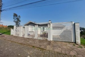 Casa com 200m², 2 dormitórios, 1 vaga, no bairro Nossa Senhora da Saúde em Caxias do Sul para Alugar