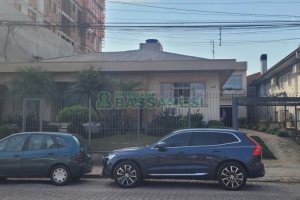 Casa com 500m², 4 dormitórios, 3 vagas, no bairro Santa Catarina em Caxias do Sul para Comprar