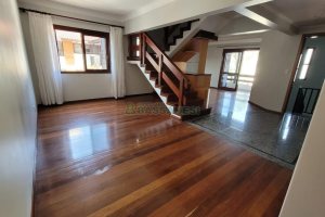 Casa com 353m², 4 dormitórios, 2 vagas, no bairro Petrópolis em Caxias do Sul para Comprar