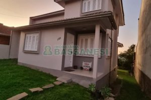 Casa com 141m², 3 dormitórios, 1 vaga, no bairro Santa Lúcia em Caxias do Sul para Comprar