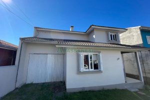 Casa com 141m², 3 dormitórios, 1 vaga, no bairro Santa Lúcia em Caxias do Sul para Comprar