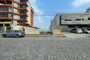 Terreno com 722m², no bairro Saint Etienne em Caxias do Sul para Comprar