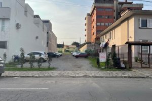 Terreno com 722m², no bairro Saint Etienne em Caxias do Sul para Comprar