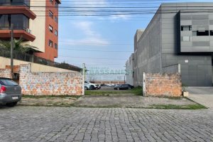 Terreno com 722m², no bairro Saint Etienne em Caxias do Sul para Comprar