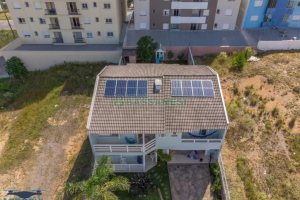 Casa com 242m², 5 dormitórios, 2 vagas, no bairro Charqueadas em Caxias do Sul para Comprar