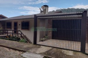 Casa com 231m², 3 dormitórios, no bairro Galópolis em Caxias do Sul para Comprar