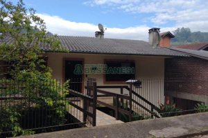 Casa com 231m², 3 dormitórios, no bairro Galópolis em Caxias do Sul para Comprar