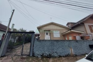 Casa com 141m², 2 dormitórios, 4 vagas, no bairro Marechal Floriano em Caxias do Sul para Comprar