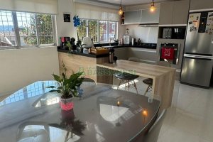 Casa com 154m², 4 dormitórios, 2 vagas, no bairro Cruzeiro em Caxias do Sul para Comprar