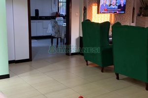 Casa com 265m², 4 dormitórios, 4 vagas, no bairro Vinhedos em Caxias do Sul para Comprar