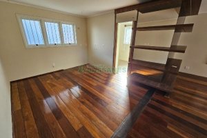 Casa Comercial com 350m², 3 vagas, no bairro Panazzolo em Caxias do Sul para Alugar