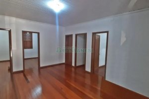 Casa Comercial com 70m², 3 dormitórios, no bairro São Leopoldo em Caxias do Sul para Alugar