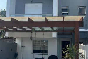 Sobrado com 139m², 3 dormitórios, 2 vagas, no bairro São Victor COHAB em Caxias do Sul para Comprar