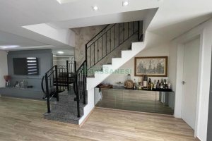 Sobrado com 139m², 3 dormitórios, 2 vagas, no bairro São Victor COHAB em Caxias do Sul para Comprar