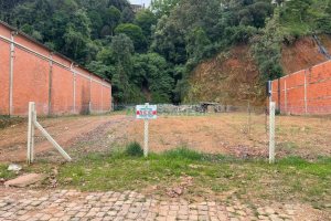 Terreno com 942m², no bairro Nossa Senhora de Fátima em Caxias do Sul para Comprar