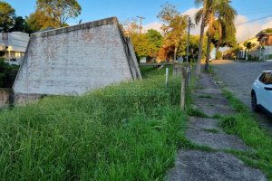 Terreno com 864m², no bairro Cinqüentenário em Caxias do Sul para Comprar