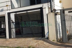 Sobrado com 75m², 2 dormitórios, 2 vagas, no bairro Vinhedos em Caxias do Sul para Comprar