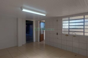 Casa com 90m², 2 dormitórios, 2 vagas, no bairro Esplanada em Caxias do Sul para Alugar