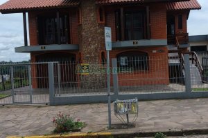 Casa com 182m², 3 dormitórios, 1 vaga, no bairro Colina Sorriso em Caxias do Sul para Comprar