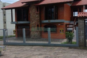 Casa com 182m², 3 dormitórios, 1 vaga, no bairro Colina Sorriso em Caxias do Sul para Comprar