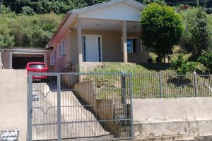 Casa com 70m², 2 dormitórios, 1 vaga, no bairro Cidade Nova em Caxias do Sul para Comprar