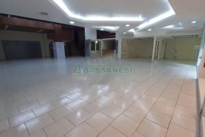 Loja com 610m², no bairro São Pelegrino em Caxias do Sul para Alugar