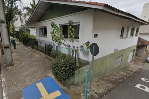 Casa com 208m², 2 dormitórios, 2 vagas, no bairro Cristo Redentor em Caxias do Sul para Comprar